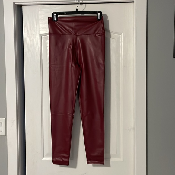 Samuel deep red faux leggings size medium - Picture 6 of 8